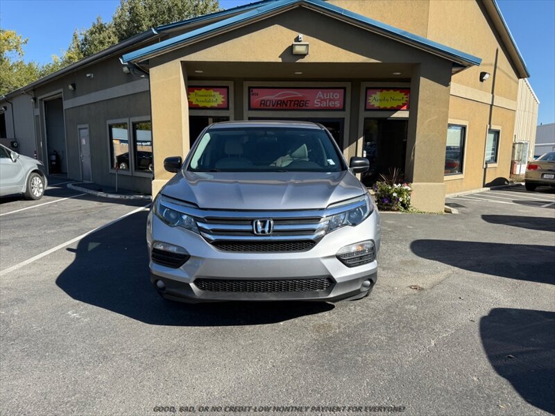 Used 2017 Honda Pilot LX image 2