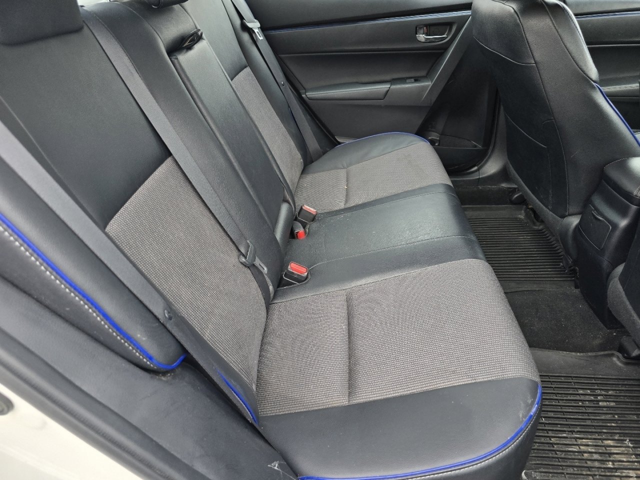 Used 2017 Toyota Corolla SE image 10