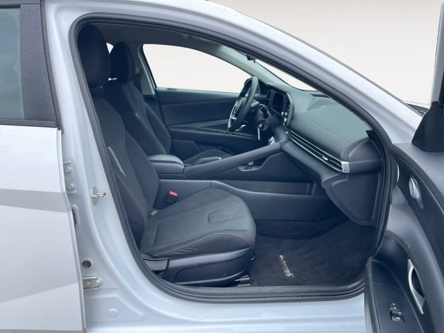 Used 2024 Hyundai Elantra SE FWD image 15
