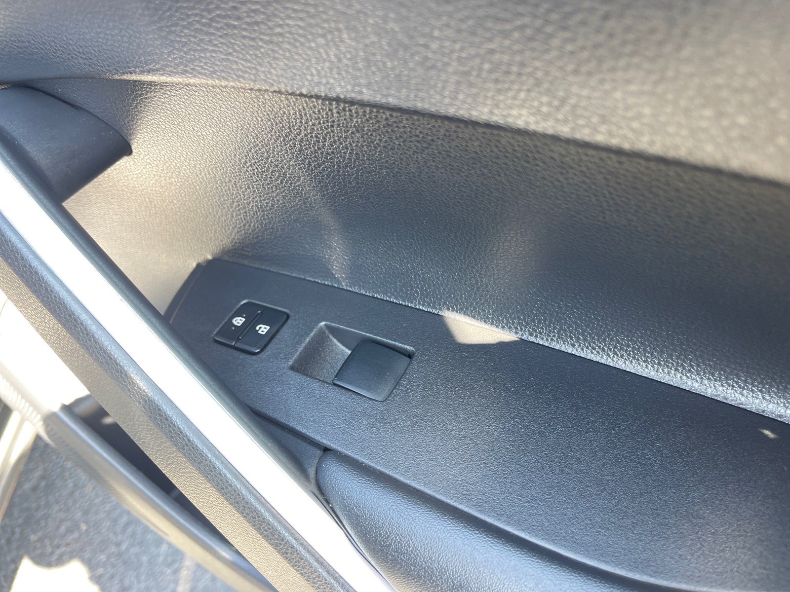 Used 2025 Toyota Corolla Cross AWD Hybrid image 20