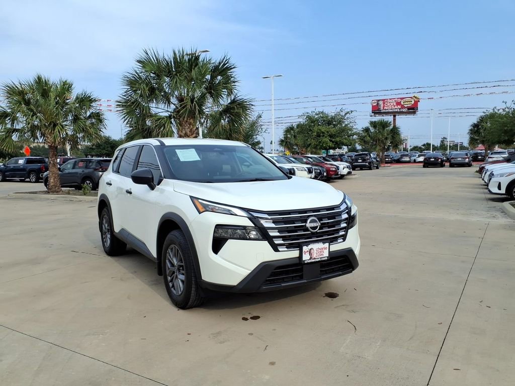 Used 2025 Nissan Rogue S FWD image 7