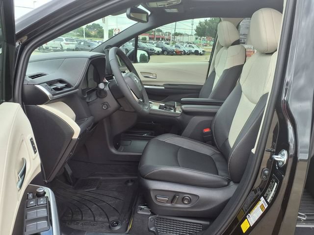 Used 2026 Toyota Sienna Limited FWD image 24