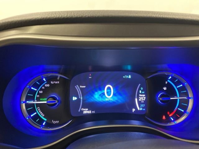 Used 2022 Chrysler Pacifica Touring-L image 11