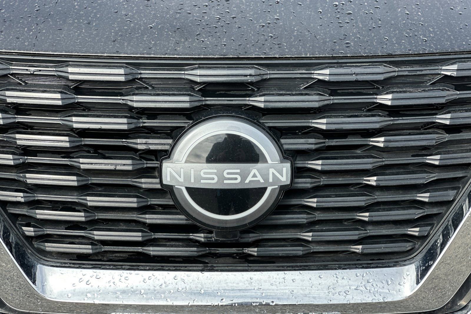 Used 2023 Nissan Rogue SV image 45