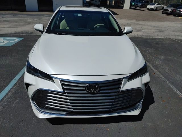 Used 2019 Toyota Avalon Limited image 2