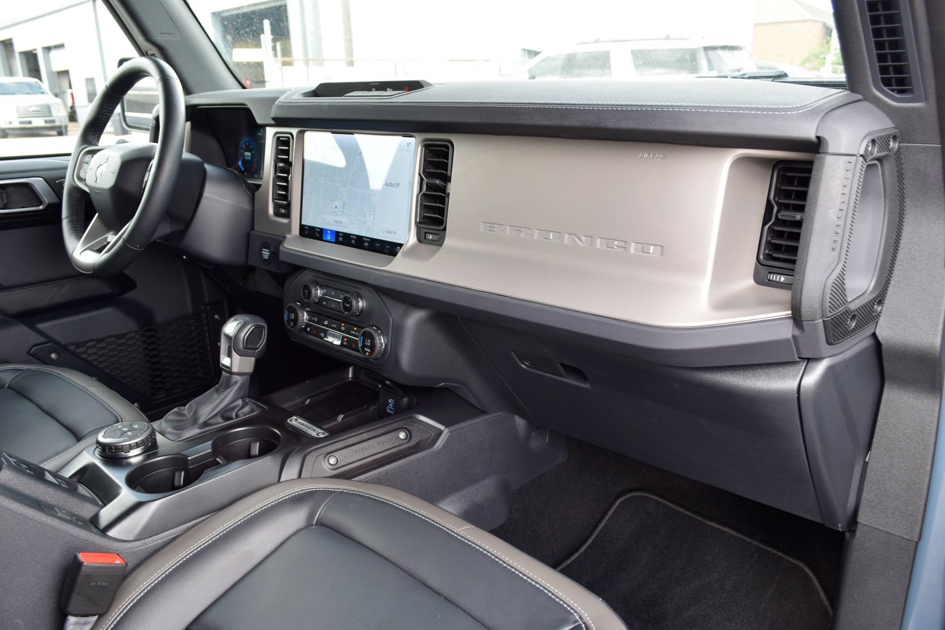 Used 2025 Ford Bronco Outer Banks AWD/4WD image 22