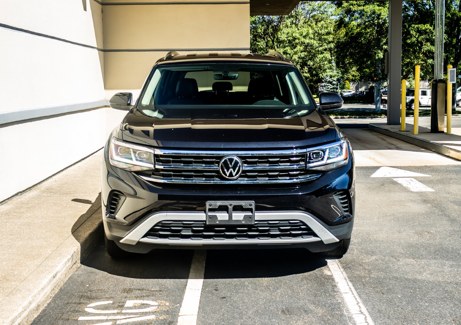 Used 2023 Volkswagen Atlas SE AWD/4WD image 2
