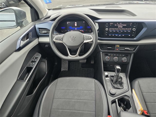 Used 2022 Volkswagen Taos SE w/ Panoramic Sunroof Package image 10