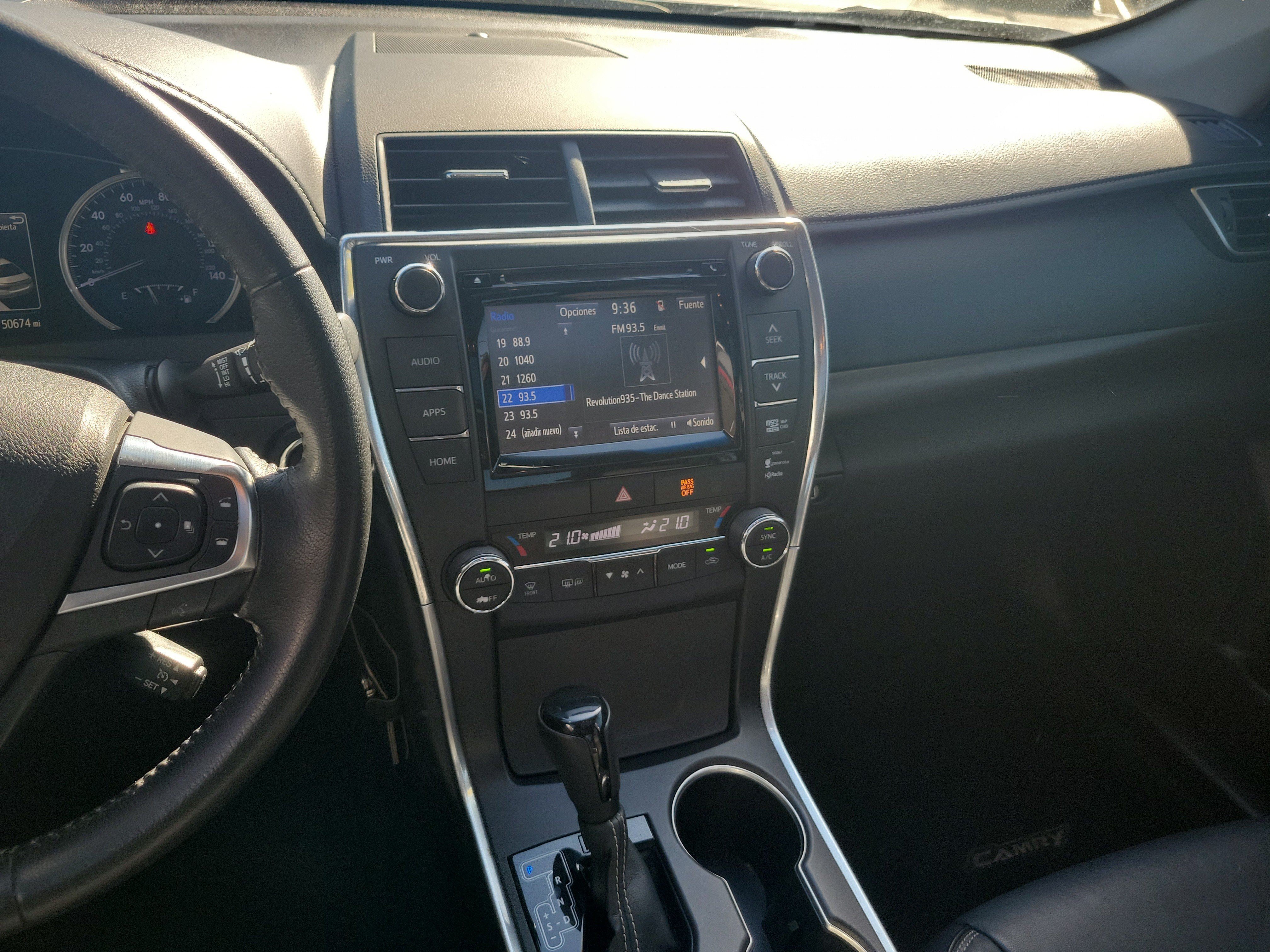 Used 2015 Toyota Camry XLE FWD image 18