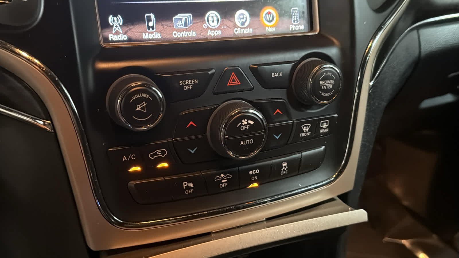 Used 2014 Jeep Grand Cherokee Limited w/ Luxury Group II AWD/4WD image 19