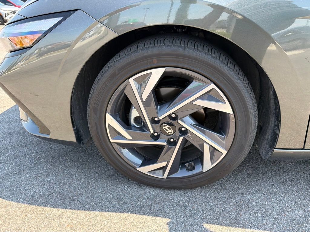 Certified 2026 Hyundai Elantra Limited FWD image 6