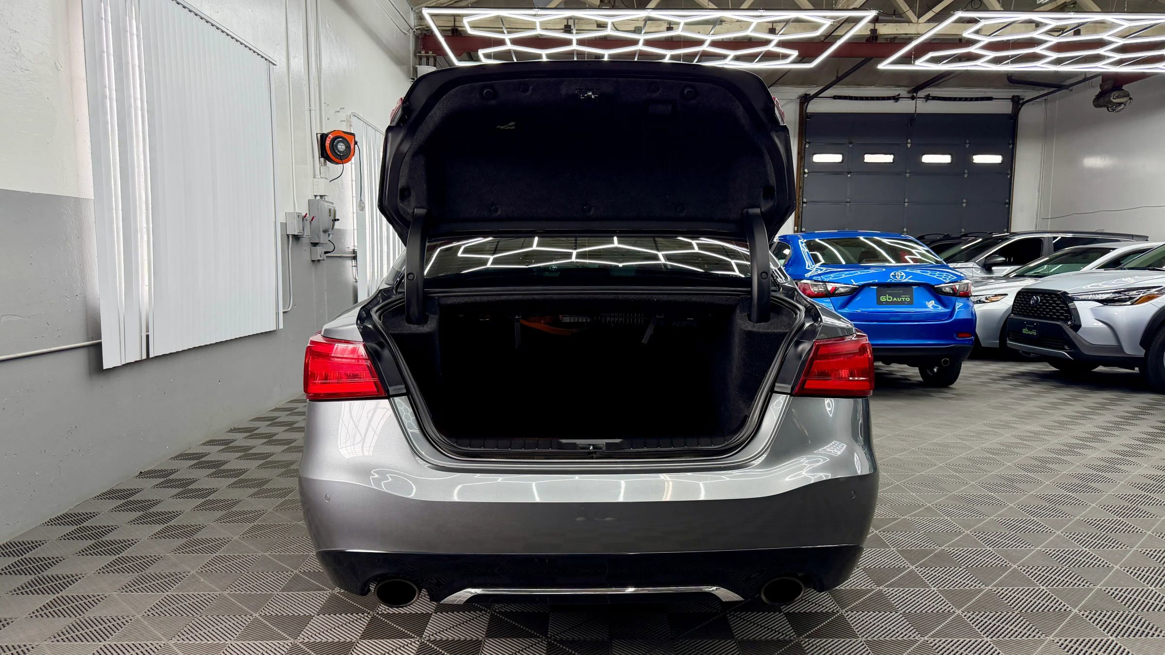 Used 2017 Nissan Maxima SR w/ Midnight Edition image 13