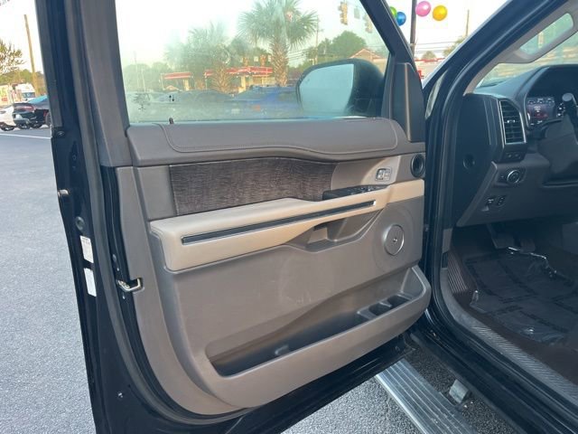 Used 2021 Ford Expedition Limited image 5