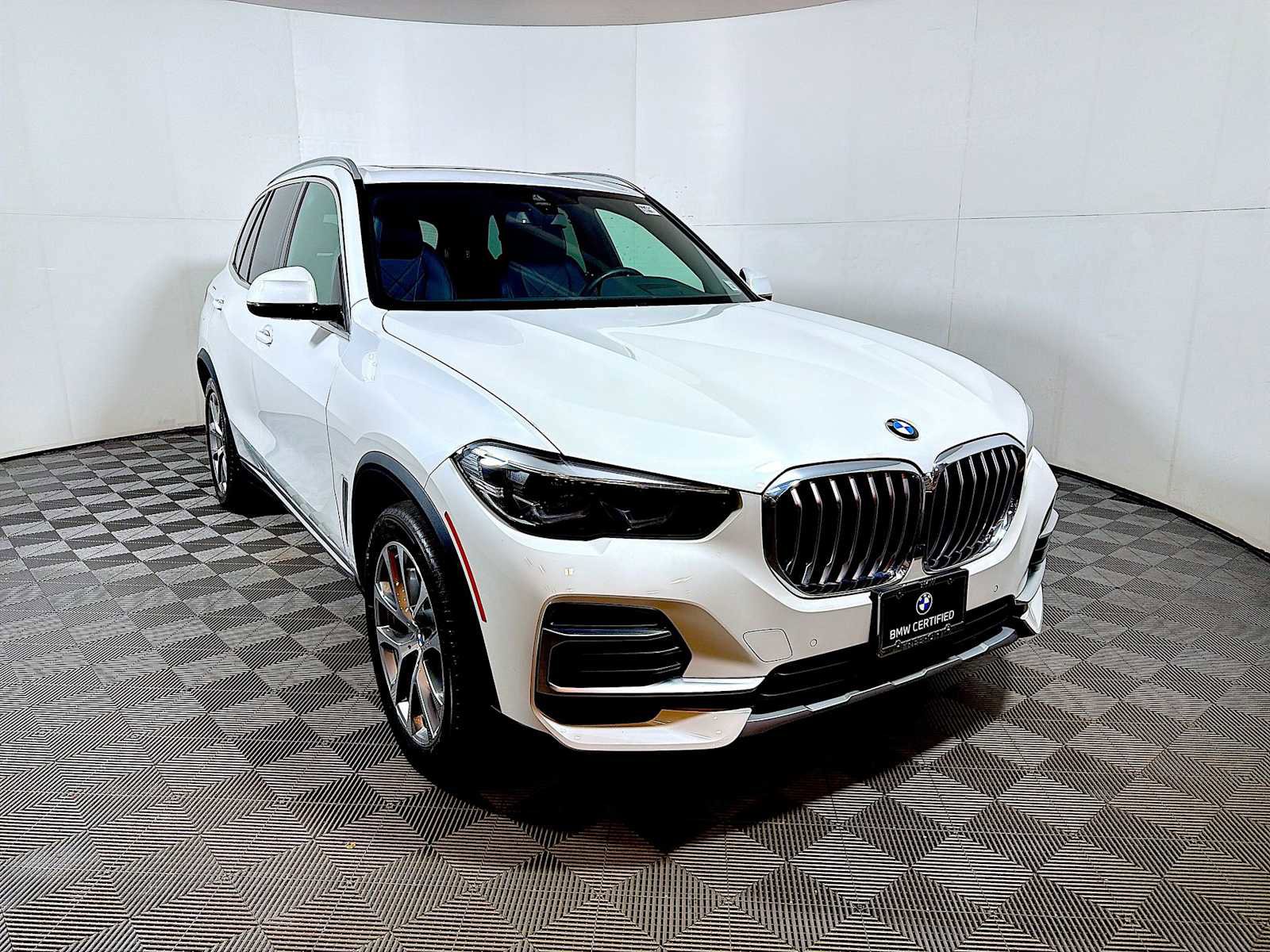 Certified 2023 BMW X5 xDrive40i w/ Premium Package image 2