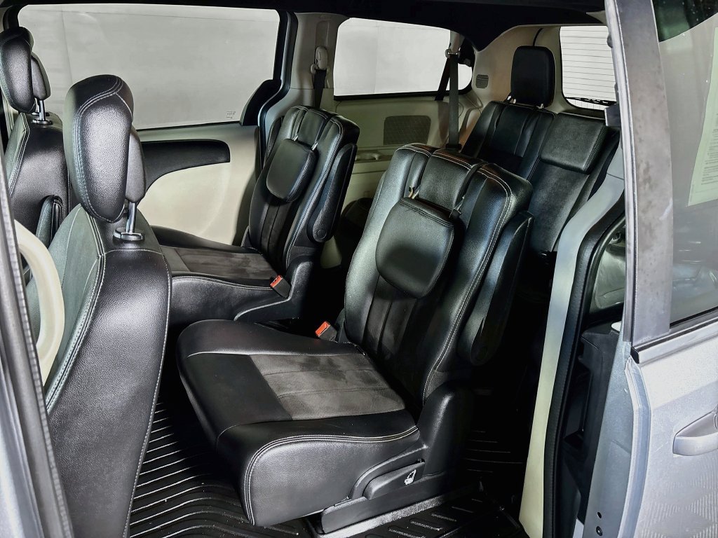 Used 2019 Dodge Grand Caravan SXT FWD image 18