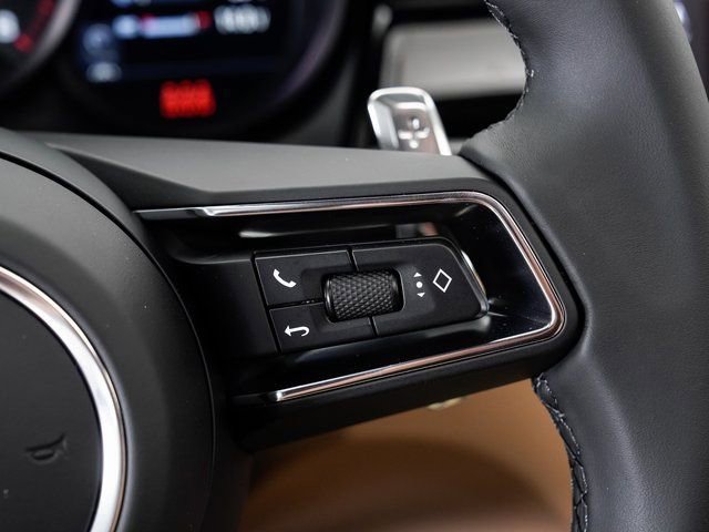 Certified 2025 Porsche Macan image 15