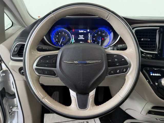 Used 2019 Chrysler Pacifica Limited w/ Advanced Safetytec Group FWD image 42