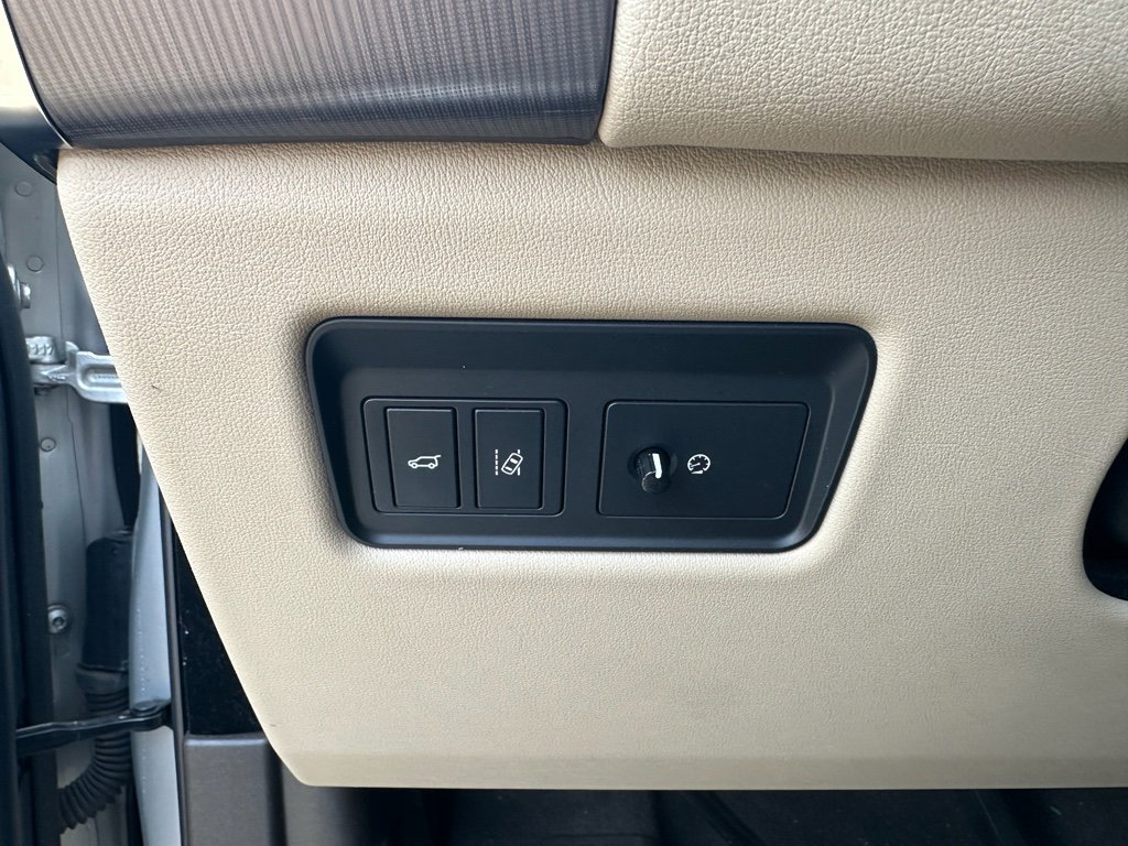 Used 2017 Land Rover Range Rover Sport HSE image 17