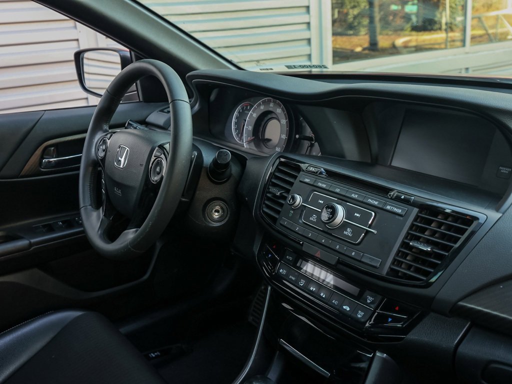 Used 2016 Honda Accord Sport image 19