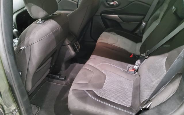 Used 2021 Jeep Cherokee Latitude AWD/4WD image 11