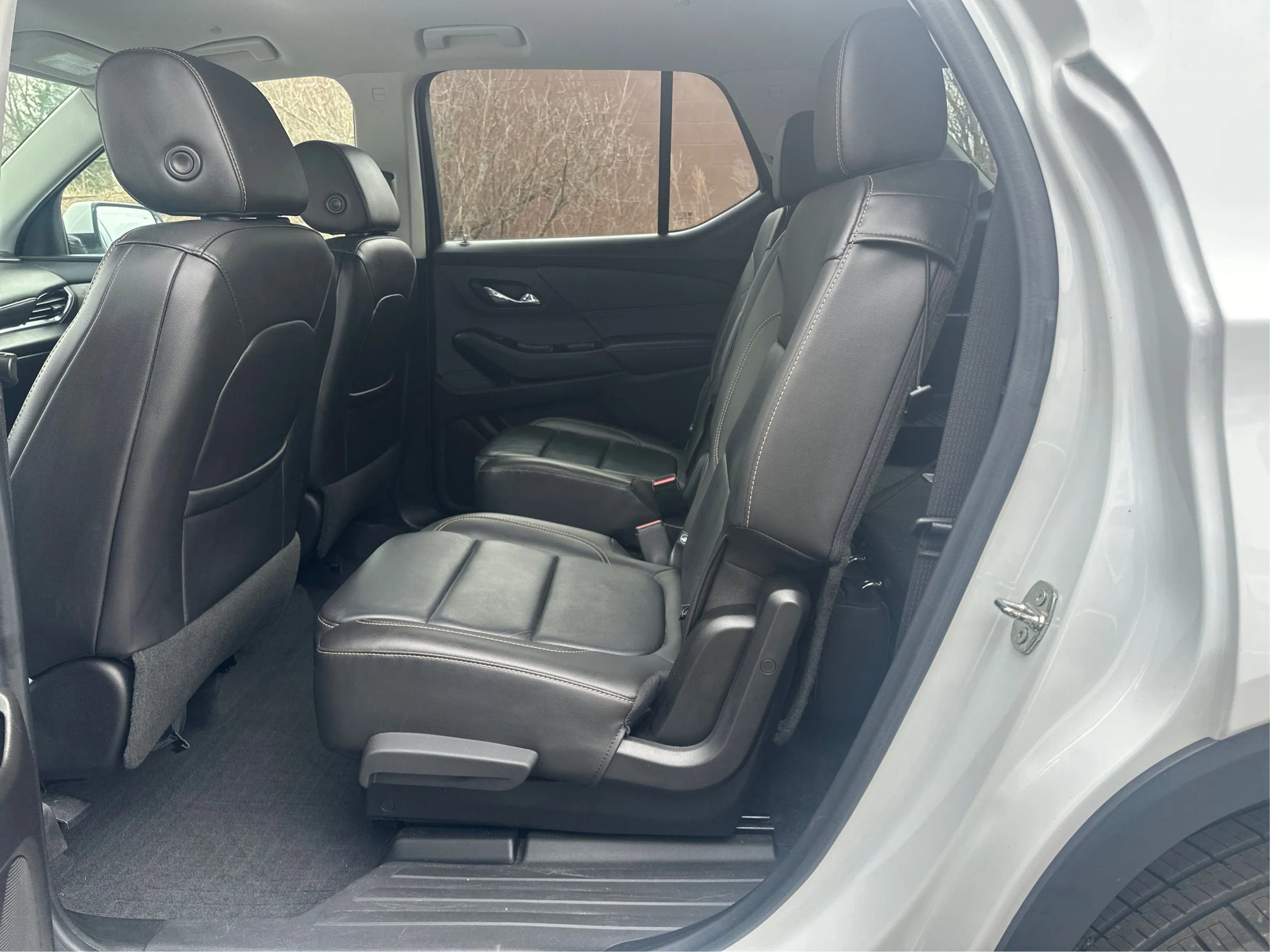 Used 2020 Chevrolet Traverse LT image 10