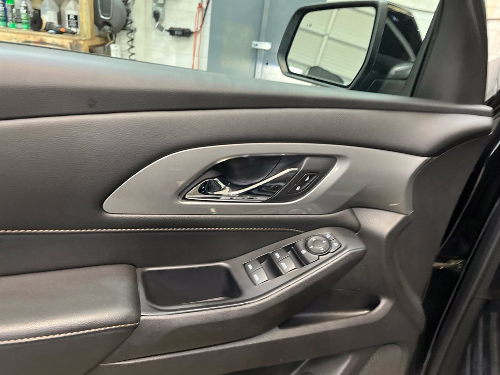 Used 2021 Chevrolet Traverse LT FWD image 13