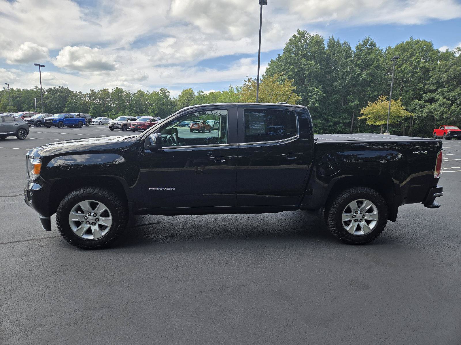 Used 2017 GMC Canyon SLE w/ SLE Convenience Package AWD/4WD image 5