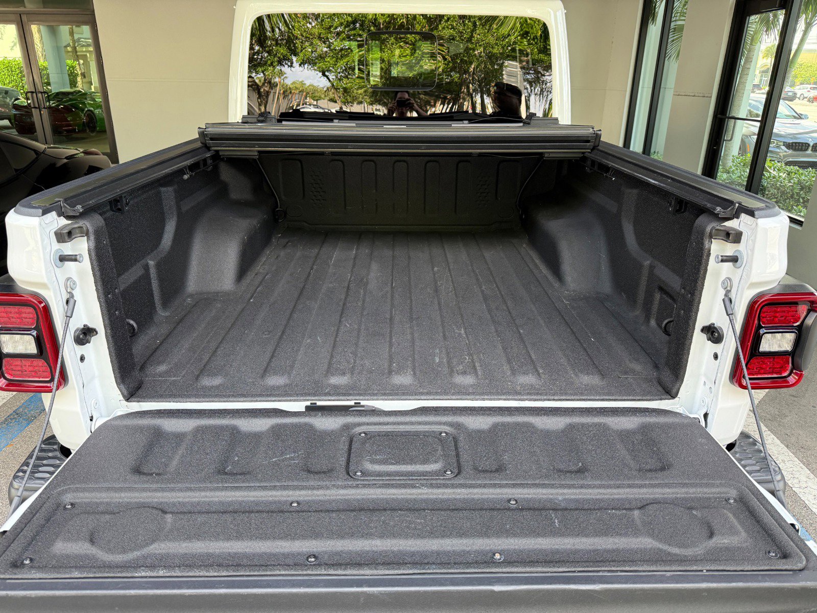 Used 2024 Jeep Gladiator Mojave AWD/4WD image 37