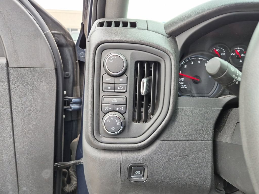 Used 2020 Chevrolet Silverado 1500 Custom w/ Custom Value Package AWD/4WD image 13