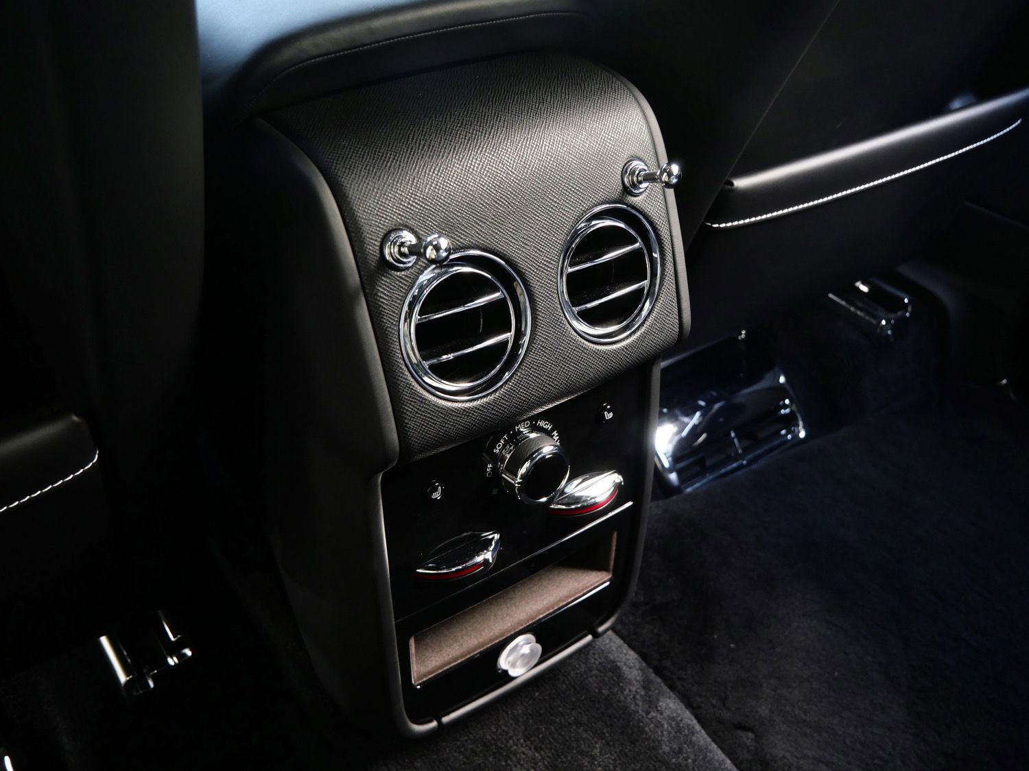 Certified 2023 Rolls-Royce Cullinan AWD/4WD image 27