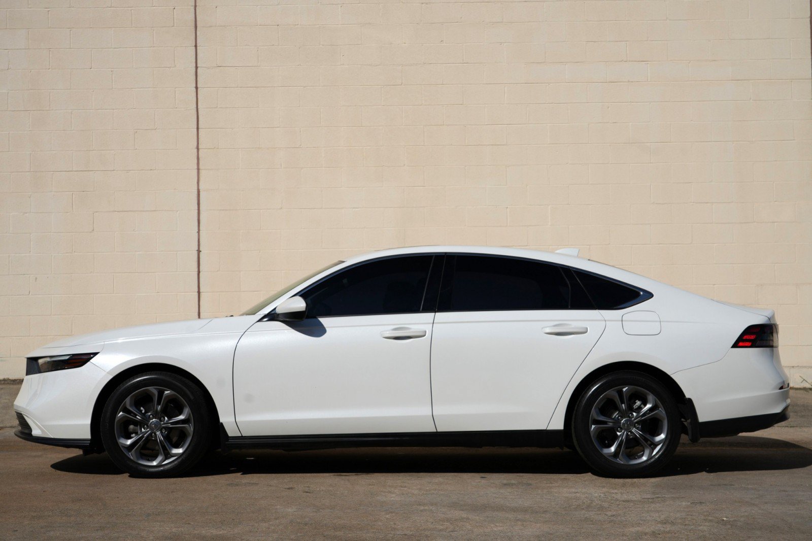 Used 2023 Honda Accord EX image 8