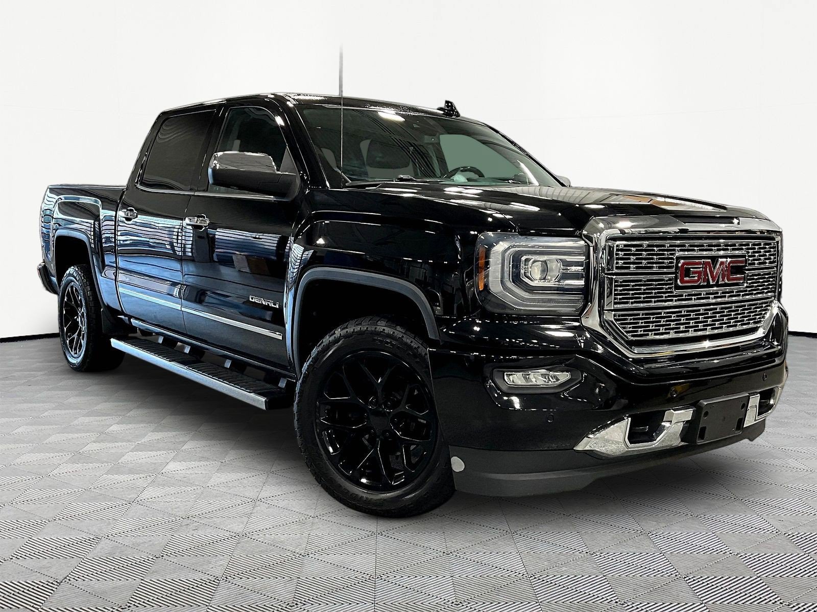 Used 2018 GMC Sierra 1500 Denali AWD/4WD image 3