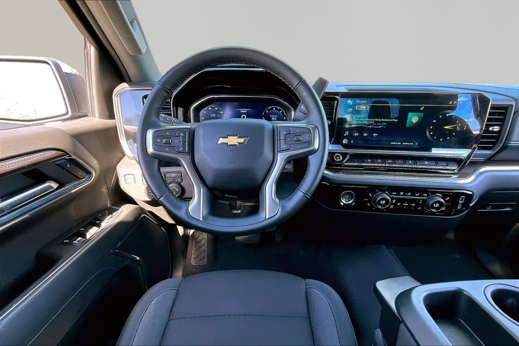 Used 2024 Chevrolet Silverado 1500 LT image 8