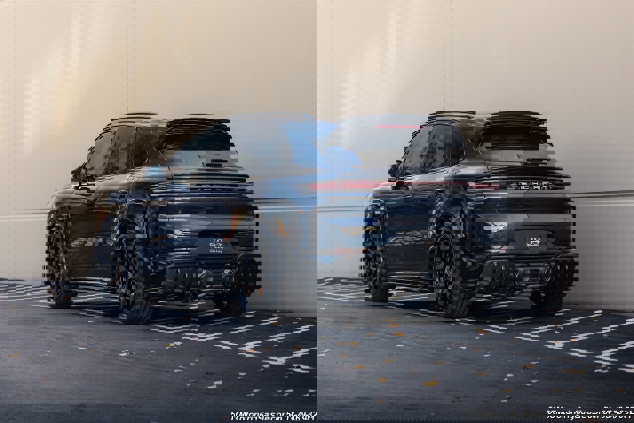 Used 2024 Porsche Cayenne Turbo AWD/4WD image 6