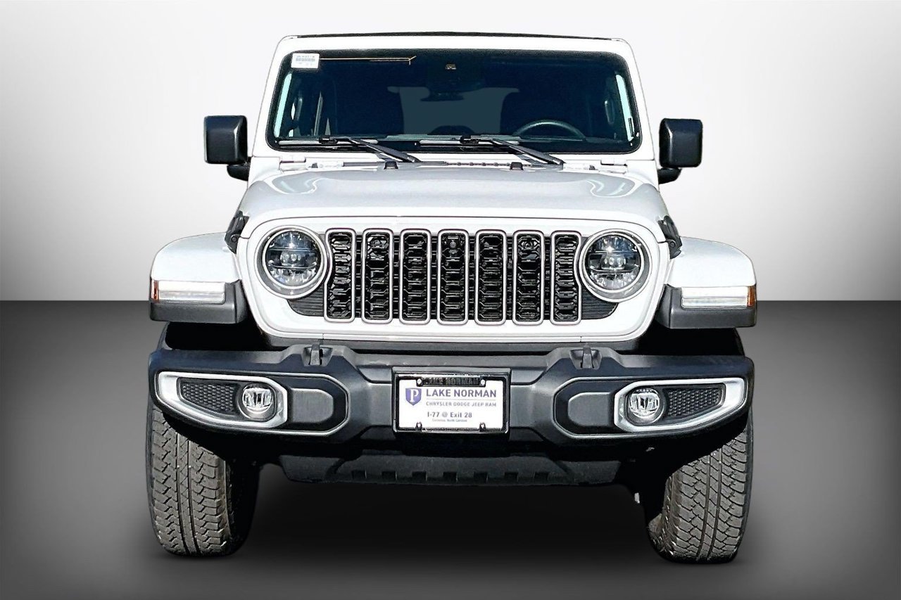 Used 2024 Jeep Wrangler Unlimited Sahara w/ Technology Group AWD/4WD image 3