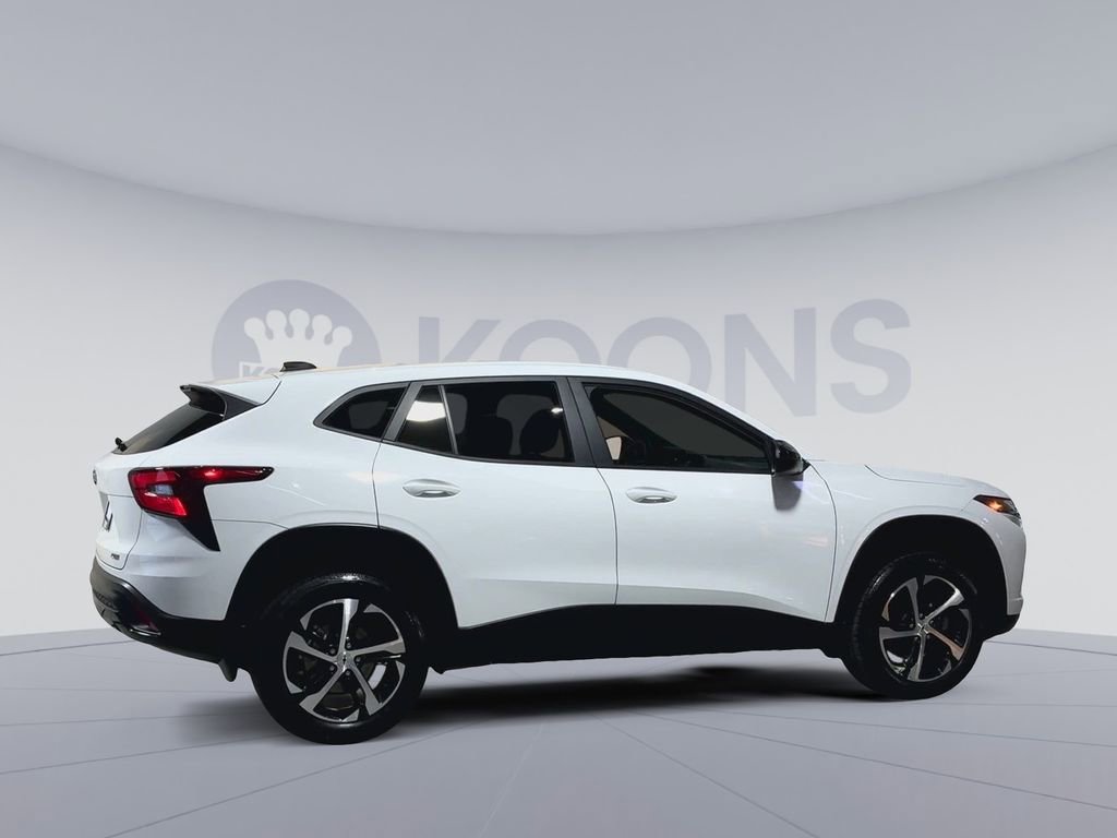 Used 2025 Chevrolet Trax RS w/ Driver Confidence Package image 12