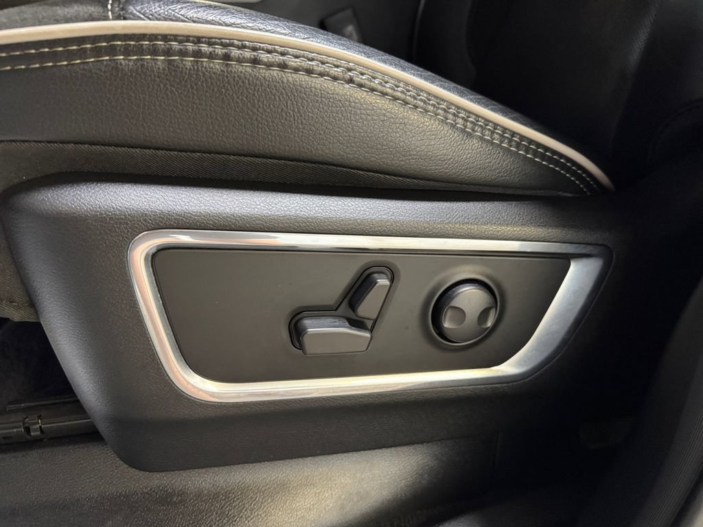 Used 2025 RAM 1500 Laramie w/ Sport Appearance Package AWD/4WD image 13