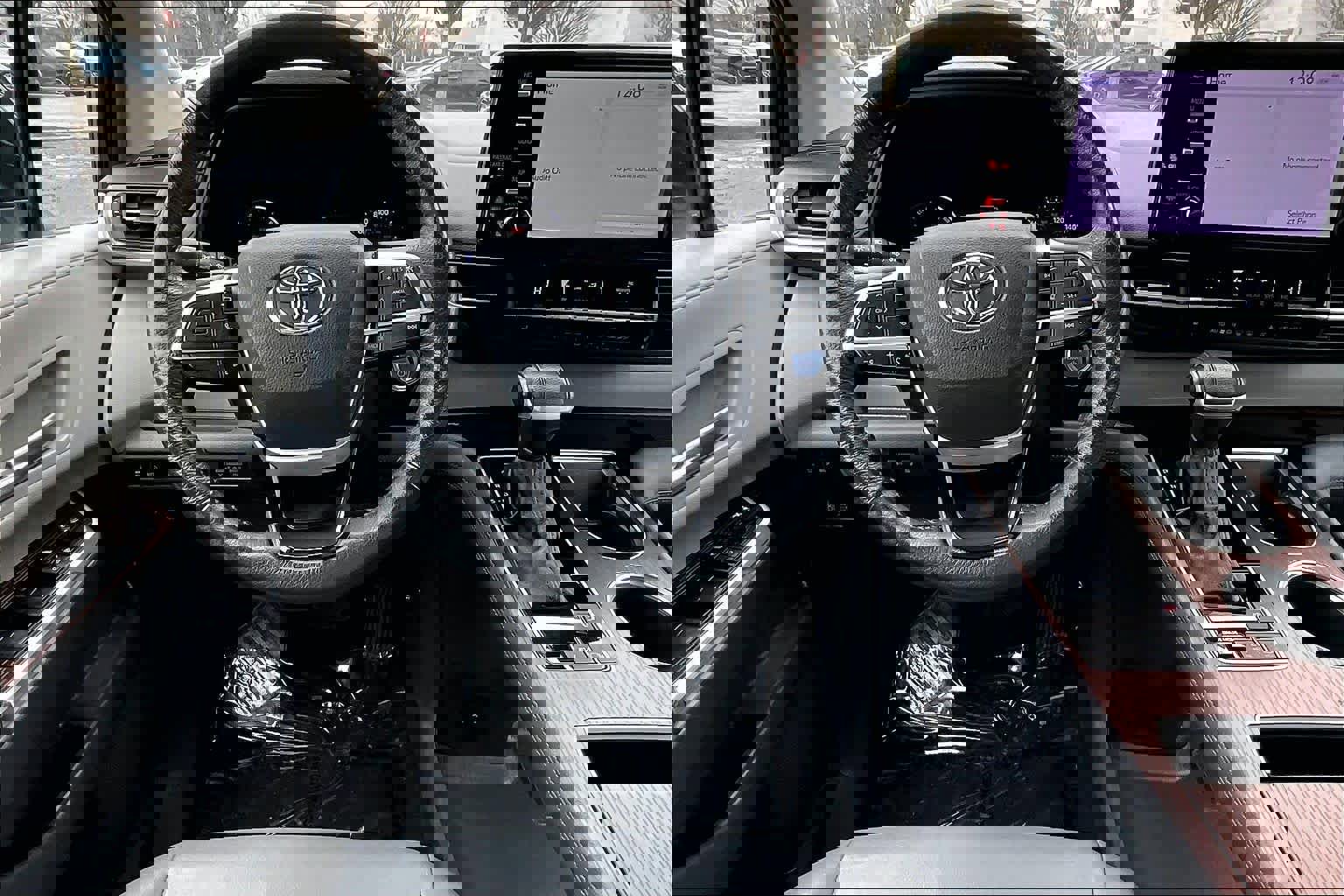 Used 2023 Toyota Sienna XLE image 5