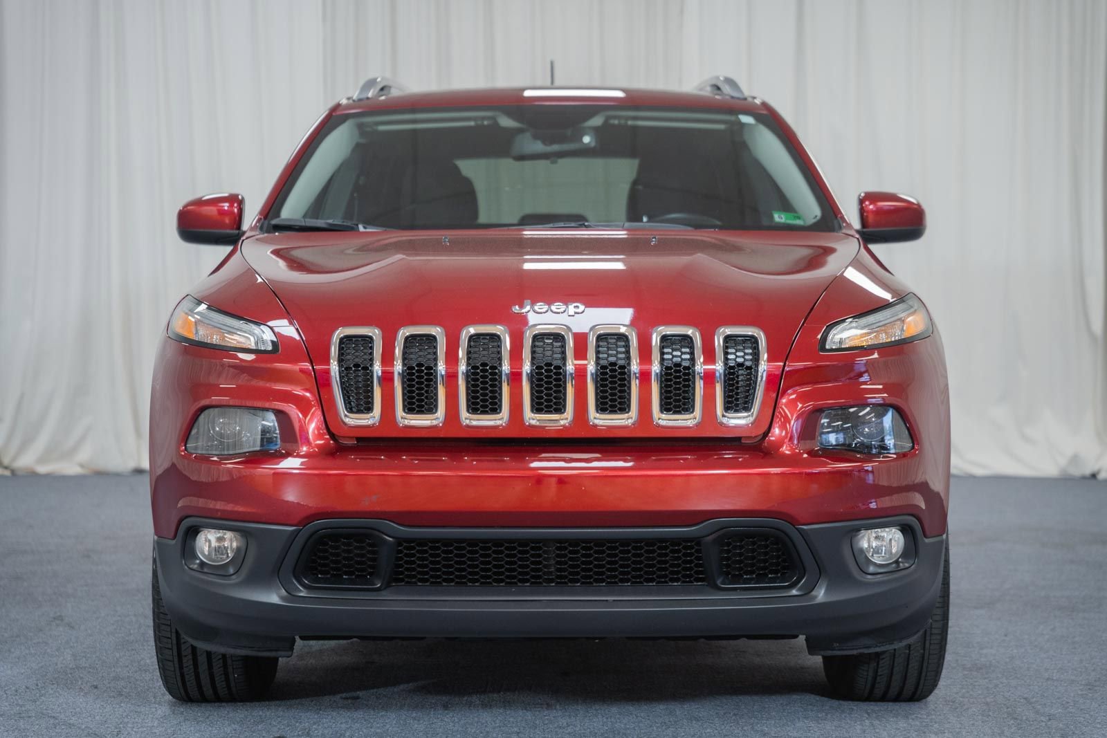 Used 2016 Jeep Cherokee Latitude w/ Cold Weather Group AWD/4WD image 2