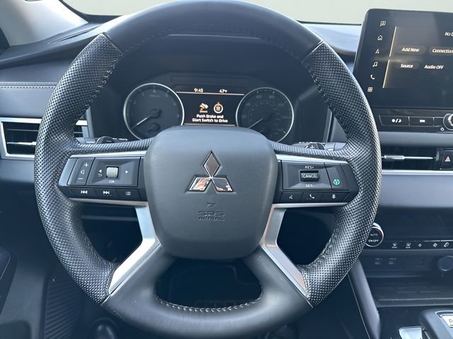 Used 2025 Mitsubishi Outlander SE image 17
