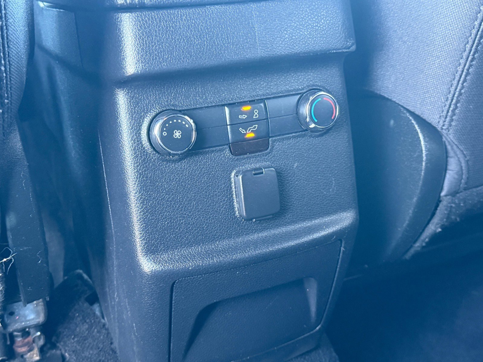 Used 2018 Ford Explorer XLT w/ Equipment Group 201A FWD image 25