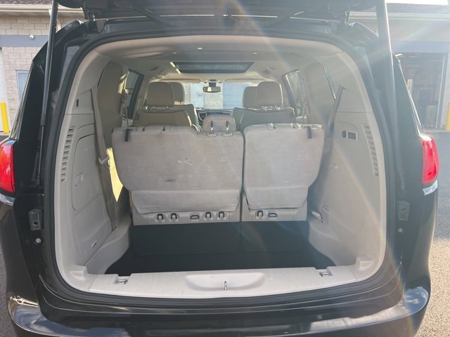 Used 2020 Chrysler Pacifica Limited image 17