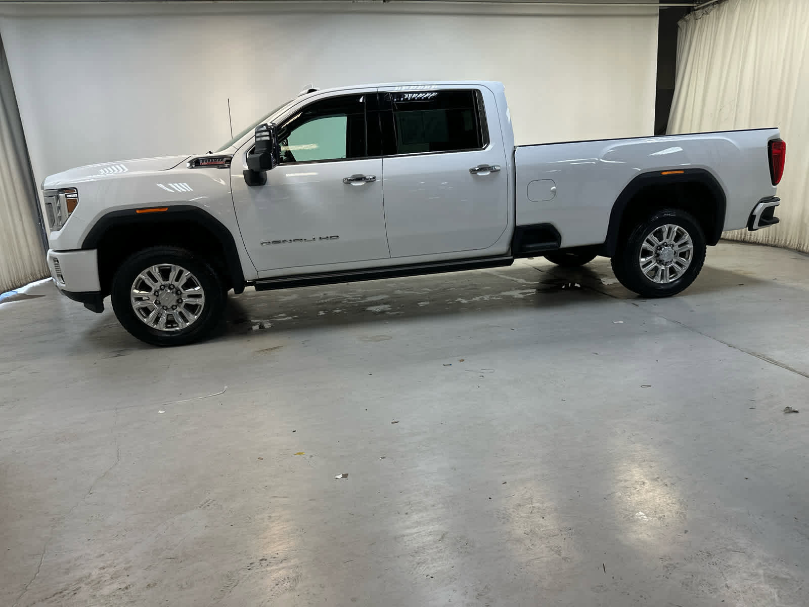 Used 2023 GMC Sierra 3500 Denali w/ Denali Ultimate Package AWD/4WD image 2