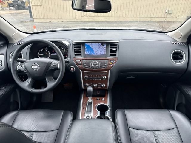 Used 2018 Nissan Pathfinder Platinum w/ Cargo Package image 12