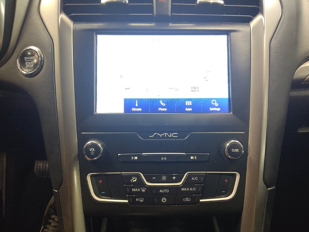 Used 2020 Ford Fusion SE FWD image 25