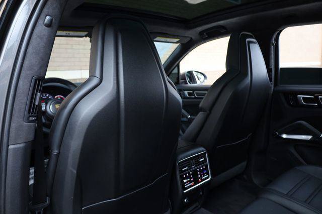 Used 2023 Porsche Cayenne Turbo AWD/4WD image 21