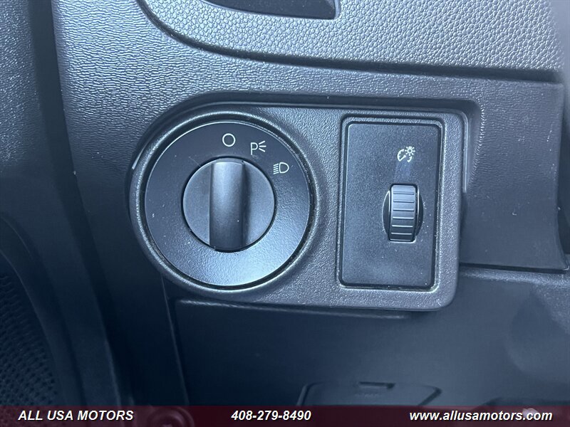 Used 2010 Ford Focus SE FWD image 39