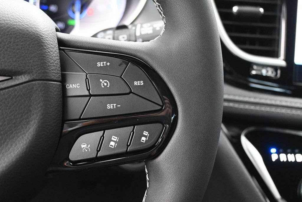 New 2027 Chrysler Pacifica Limited FWD image 30