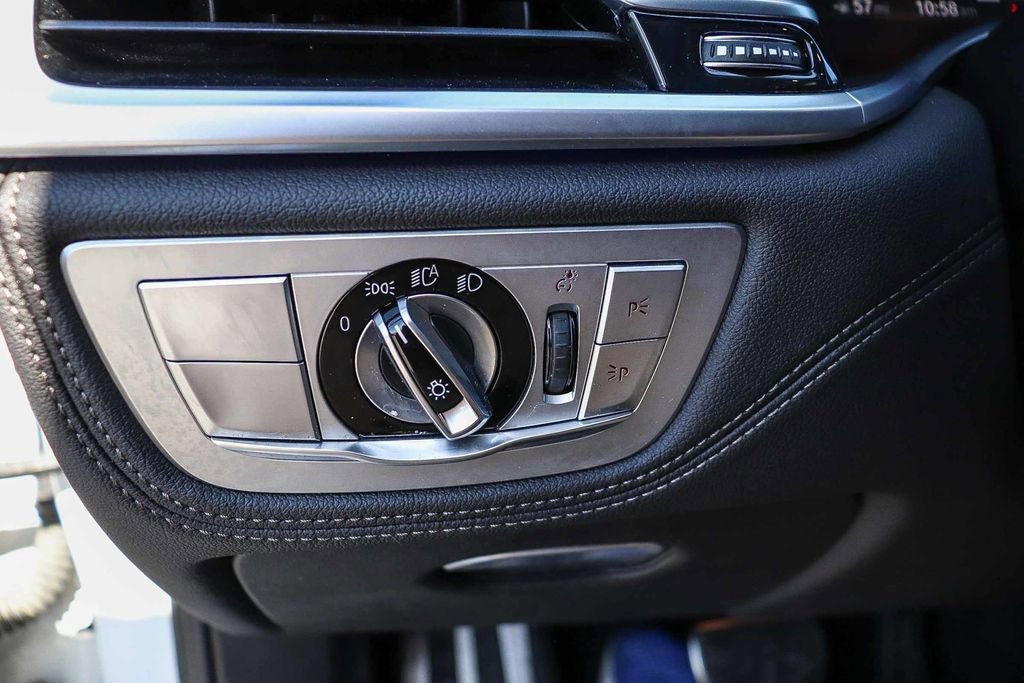 Used 2022 BMW 750i xDrive 750i xDrive w/ M Sport Package image 27