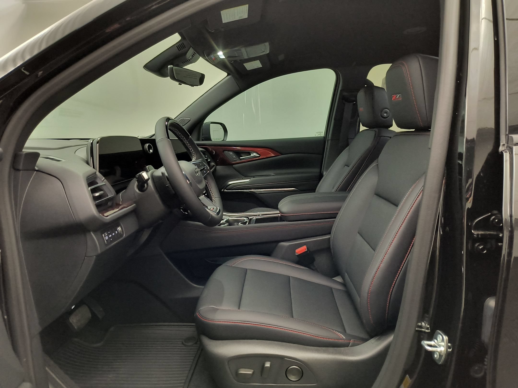 New 2026 Chevrolet Traverse Z71 w/ Enhanced Driving Package AWD/4WD image 5